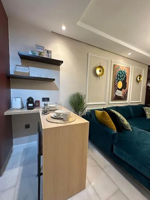 Stylish Appartement Lumineux Et Luxueux Au Coeur De Maarif Quartier Palmier Pres De Station Tramway & Bd Abdelmoumen 卡萨布兰卡 摩洛哥